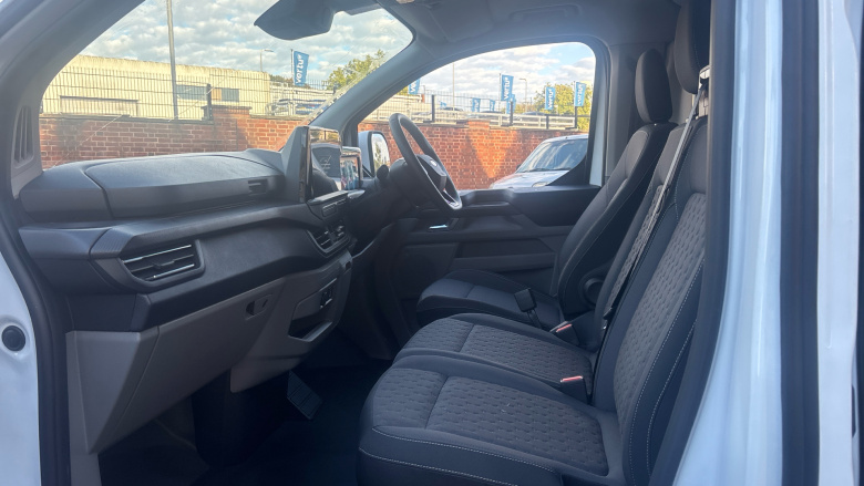 Ford Transit Custom E-320 L1 Rwd 100kW 65kWh H1 Van Limited Auto